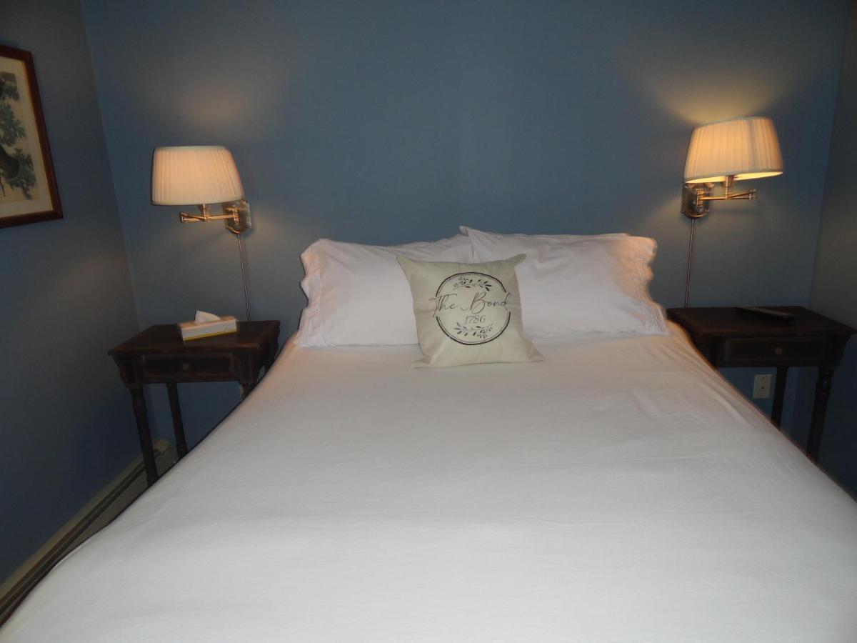 The Bond 1786 Inn (Adults Only) Warrensburg Room photo