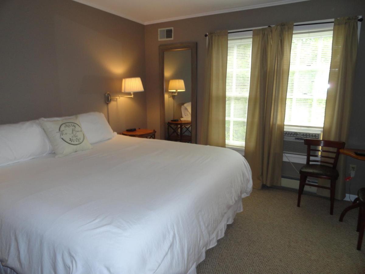 The Bond 1786 Inn (Adults Only) Warrensburg Room photo
